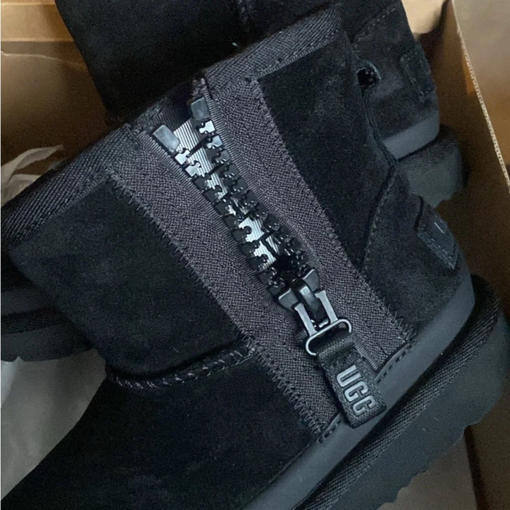 UGG Black Suede Boots with Side Zipper - Picture 1 of 4